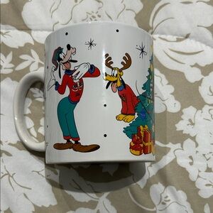Disney White Ceramic Mug Goofy, Pluto, Donald, Minnie and Mickey